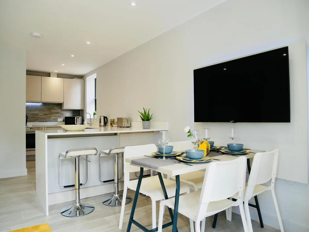 Beautiful Alumpointe Apartment - 400M To The Beach 伯恩茅斯